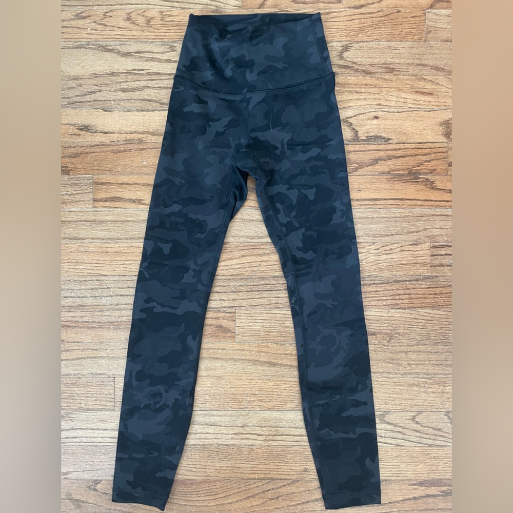 Lululemon Wunder Under Leggings, size 2